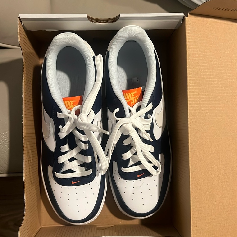 Navy and white air forces